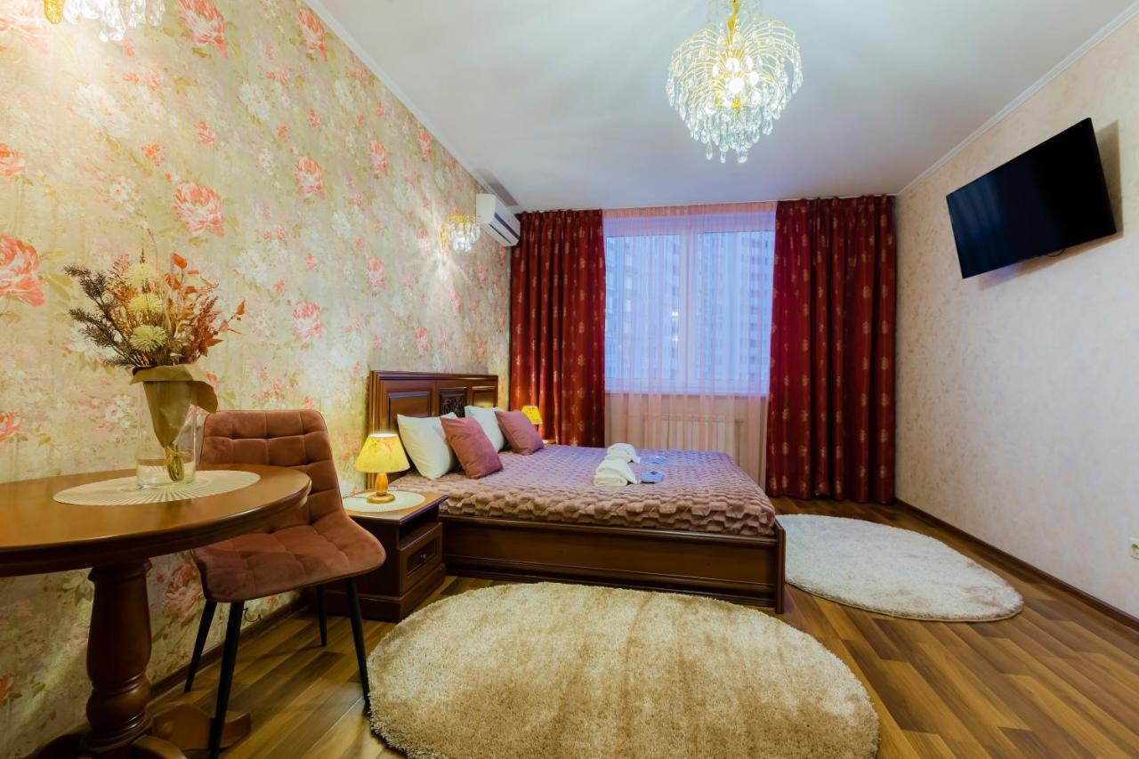 Poznyakoff Aparthotel Kyiv Exterior photo